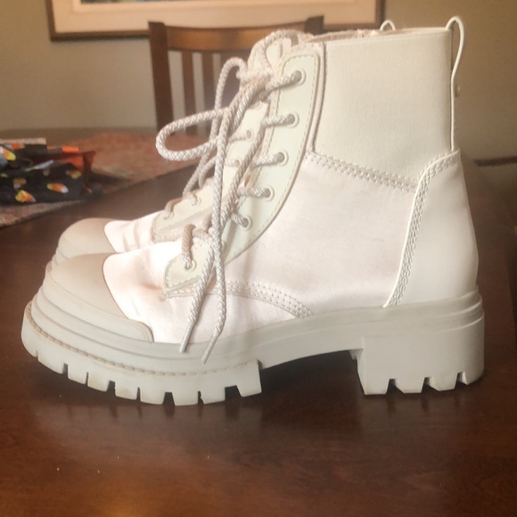 Lug sole Boots - Picture 2 of 10